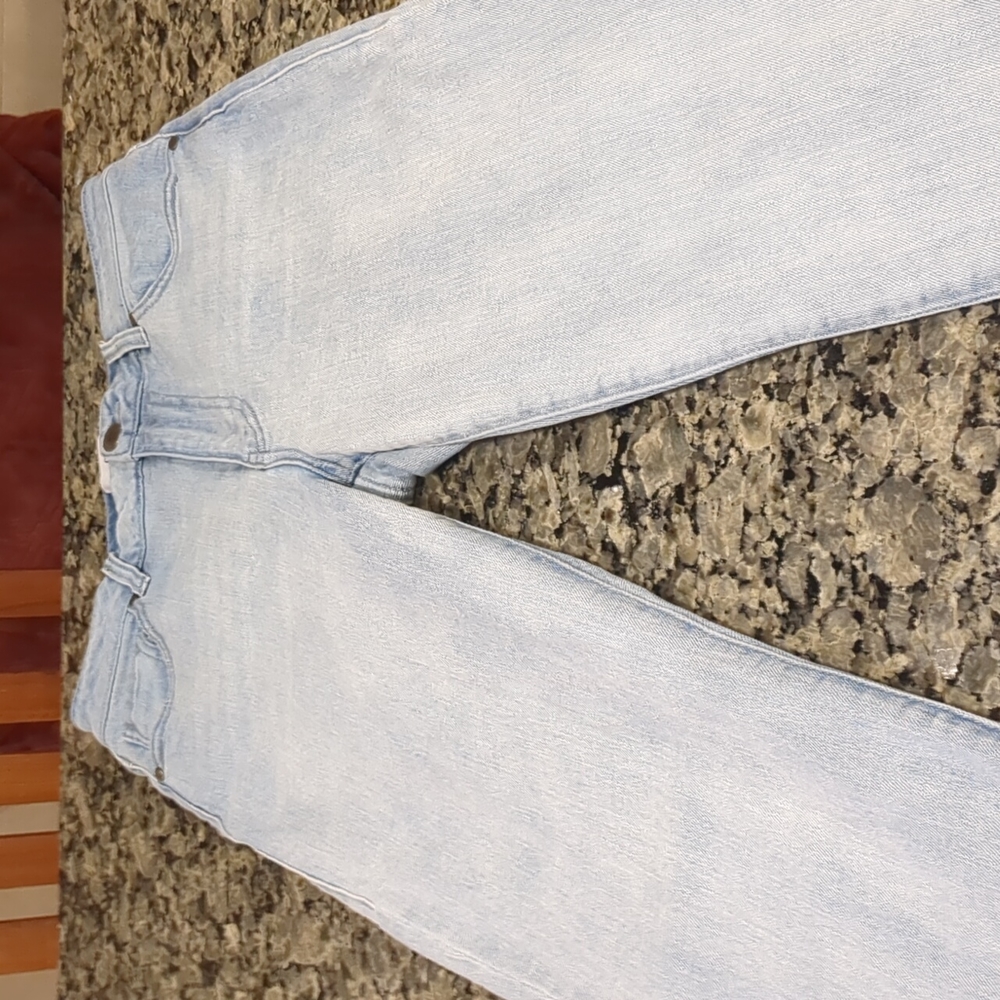 CAbi Higher Straight Jeans in Summer Wash Size 4